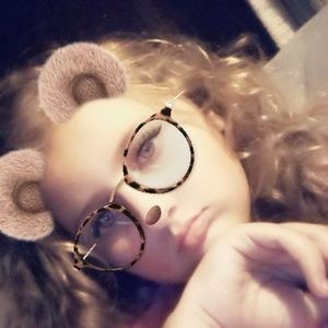 Meet your Posher, Ava